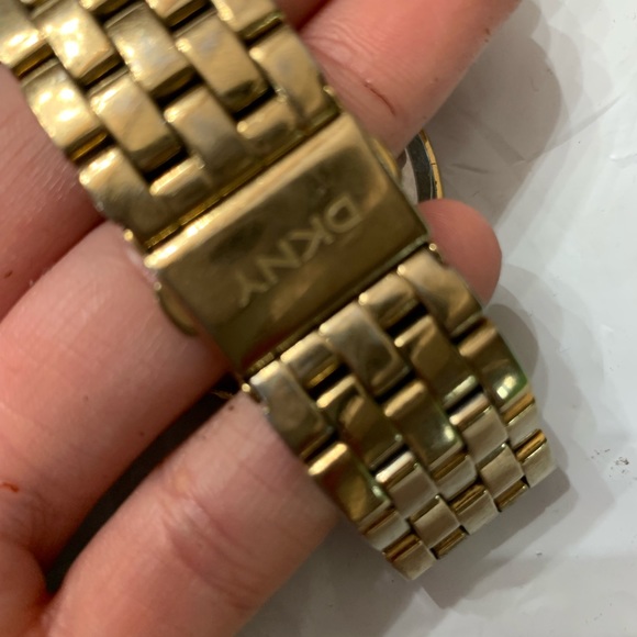 DKNY gold watch - Picture 4 of 4